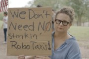 南安特斯拉在得州奥斯汀遭遇抗议活动：反对马斯克Robotaxi计划